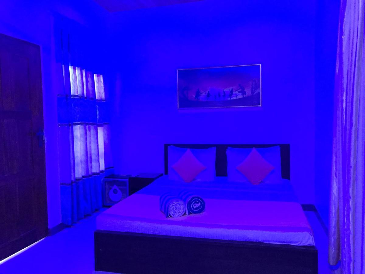 Paris Garden Resort Тринкомалі Екстер'єр фото